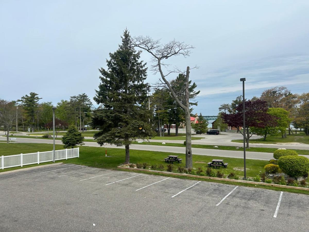 Queen Room with Two Queen Beds - Park and Lake View at Super 8 by Wyndham Bridgeview of Mackinaw City