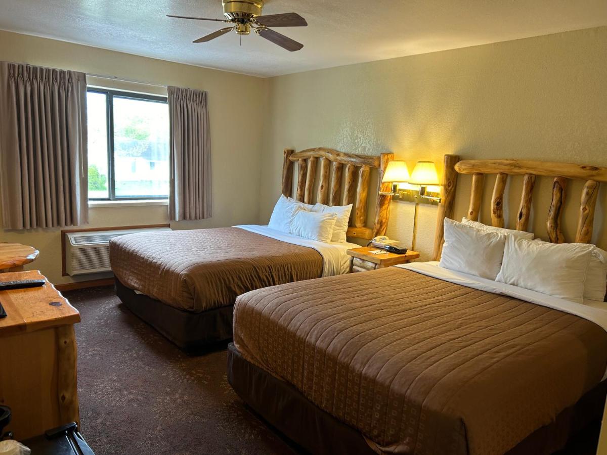 Traditional Queen Room with Two Queen Beds - Non-Smoking at Super 8 by Wyndham Bridgeview of Mackinaw City