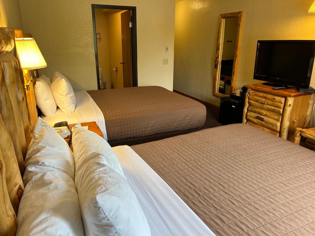 Traditional Queen Room with Two Queen Beds - Non-Smoking at Super 8 by Wyndham Bridgeview of Mackinaw City