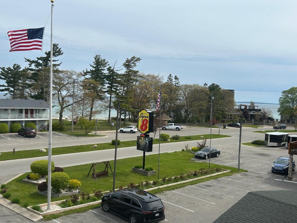 King Room with View - Non-Smoking at Super 8 by Wyndham Bridgeview of Mackinaw City