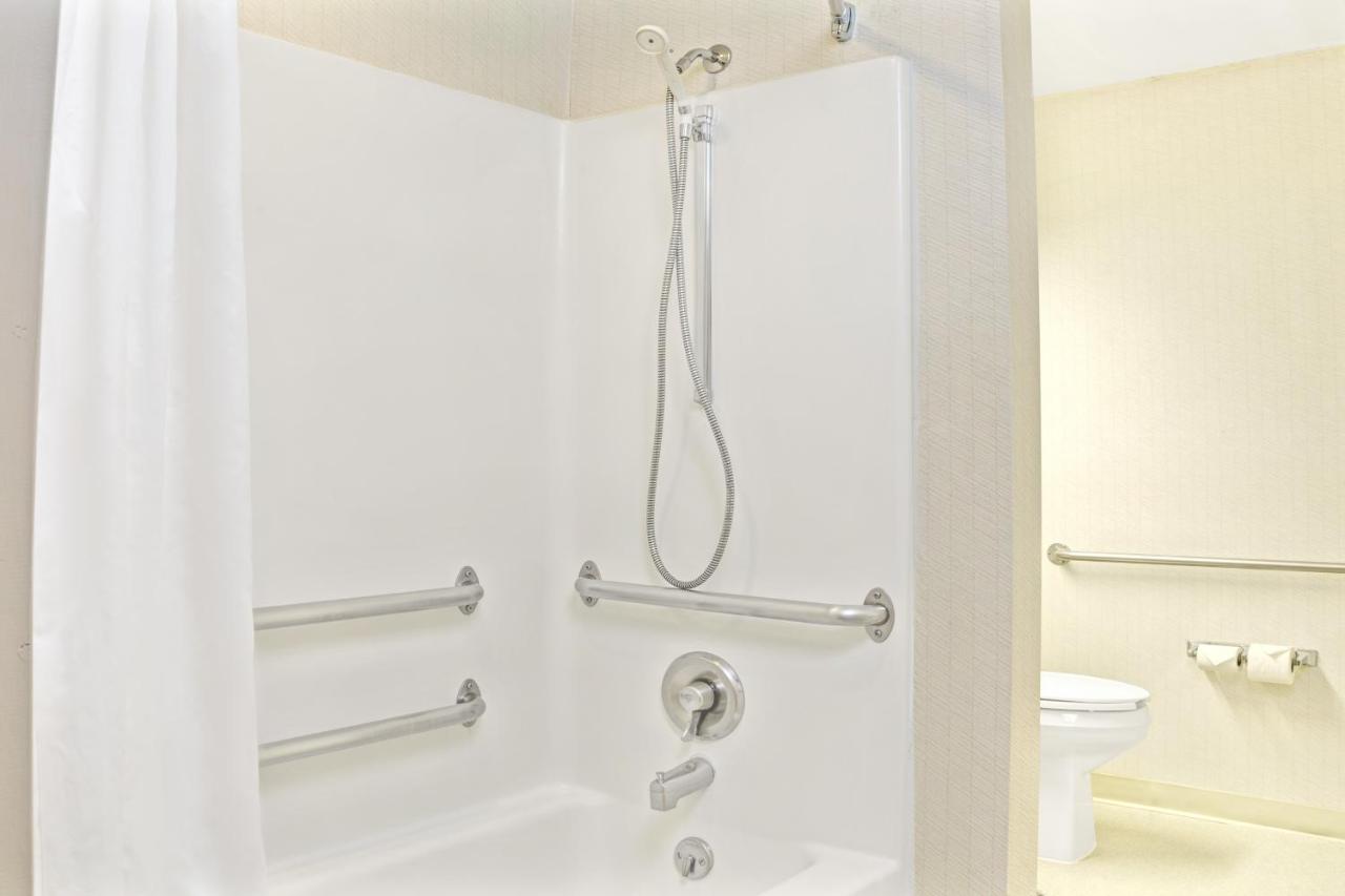 Deluxe Queen Room - Non-Smoking at Microtel Inn by Wyndham Raleigh Durham Airport