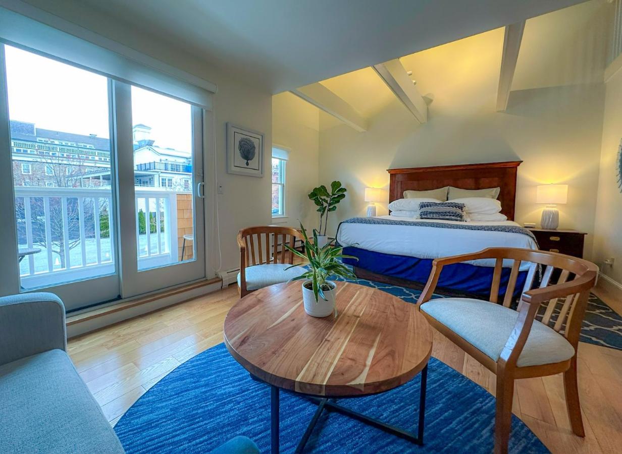| Harborside Inn