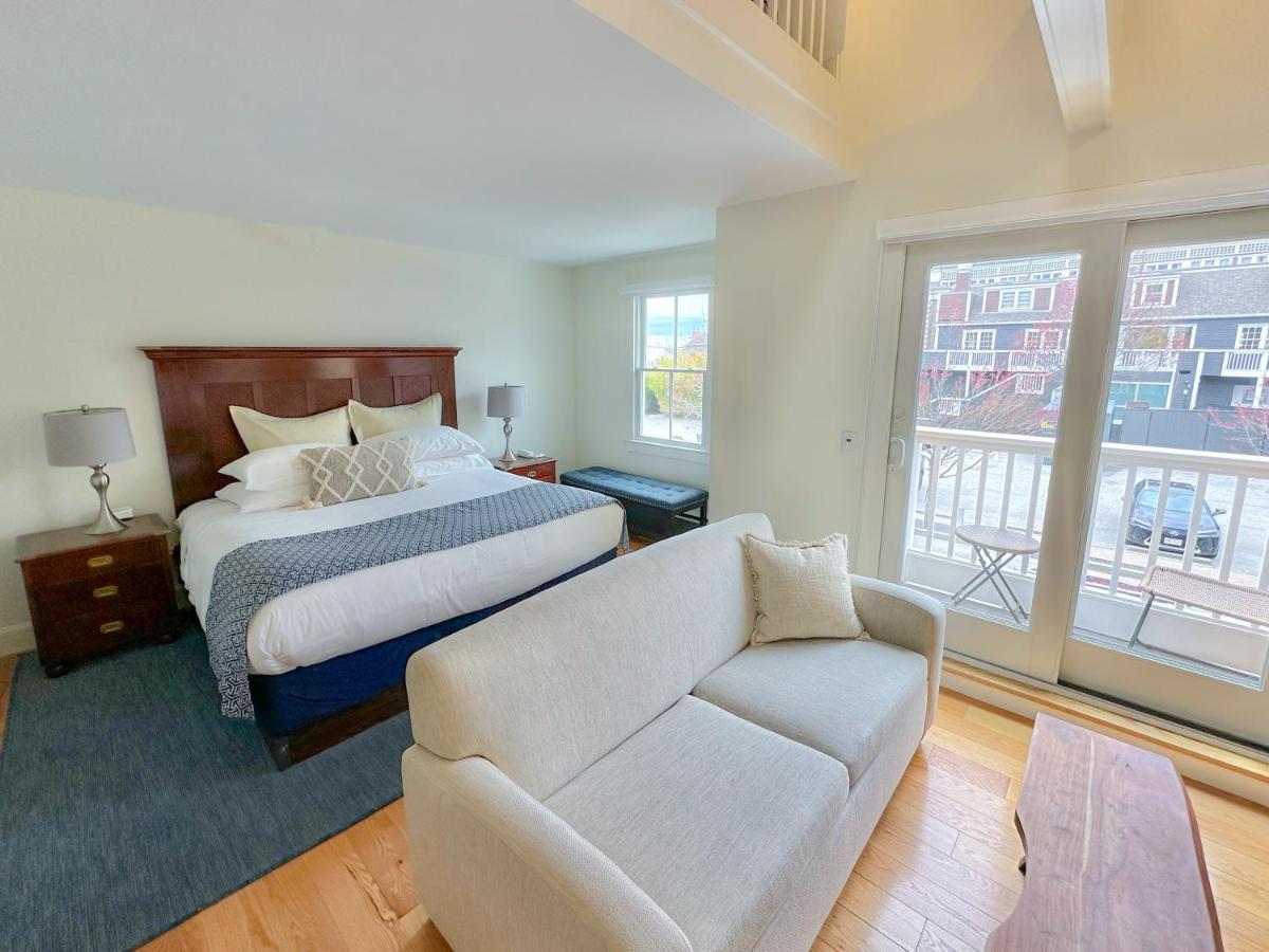 | Harborside Inn
