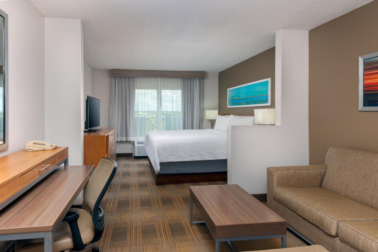 | Holiday Inn Hotel Miami-Doral Area, an IHG Hotel