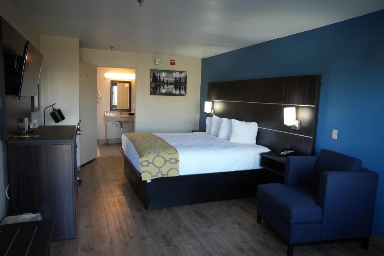 King Room - Disability Access Non Smoking at Baymont by Wyndham Manning