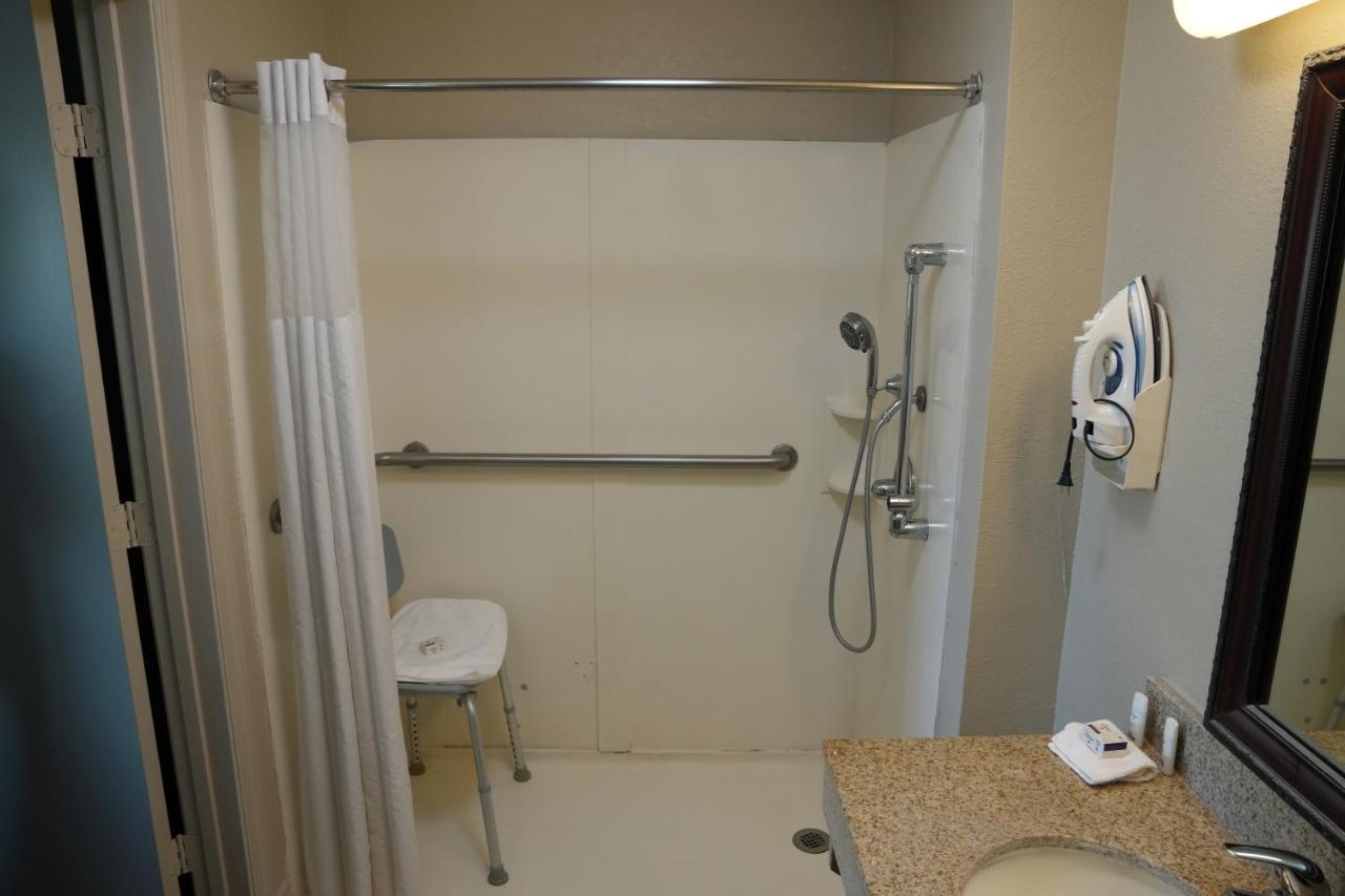 King Room - Disability Access Non Smoking at Baymont by Wyndham Manning