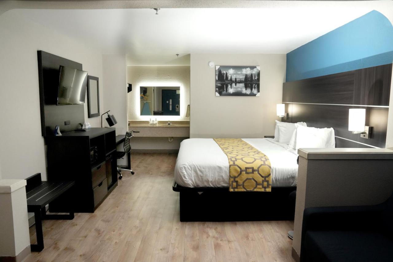 King Studio Suite - Non-Smoking at Baymont by Wyndham Manning