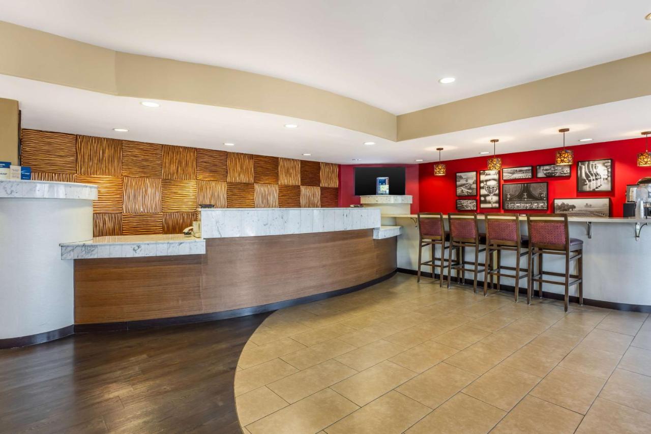 | Best Western Plus Wine Country Inn & Suites