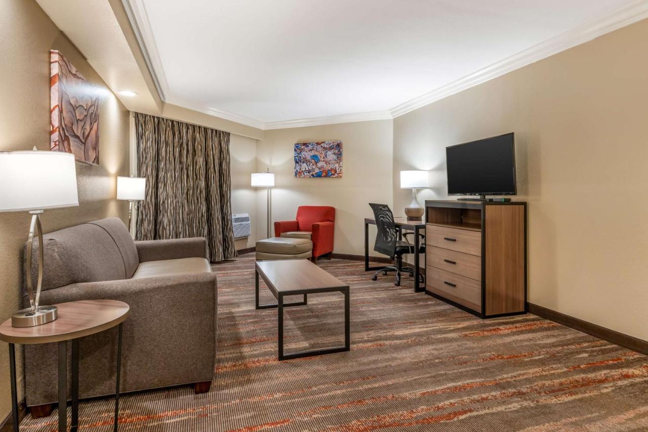 Queen Suite with Spa Bath - Non-Smoking at Best Western Plus Wine Country Inn & Suites