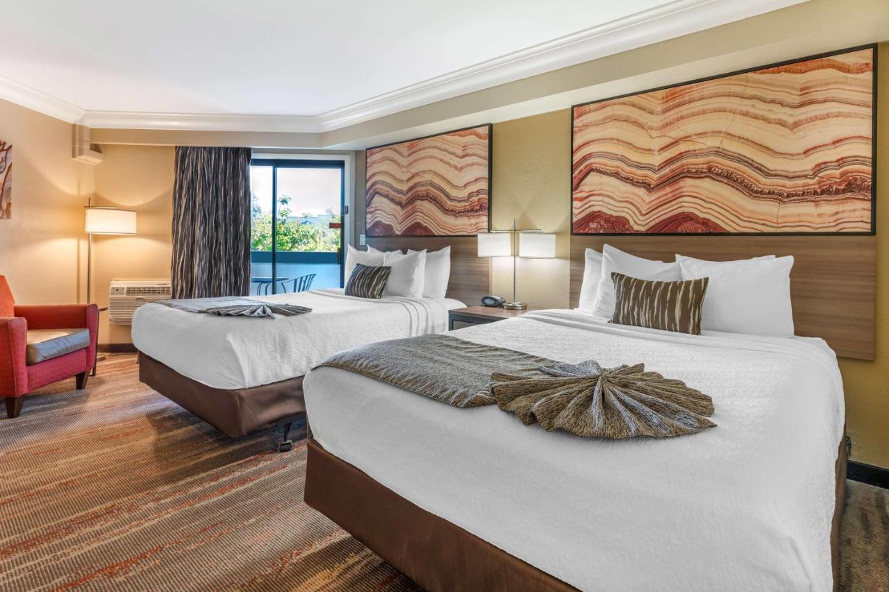 Queen Suite with Spa Bath - Non-Smoking at Best Western Plus Wine Country Inn & Suites