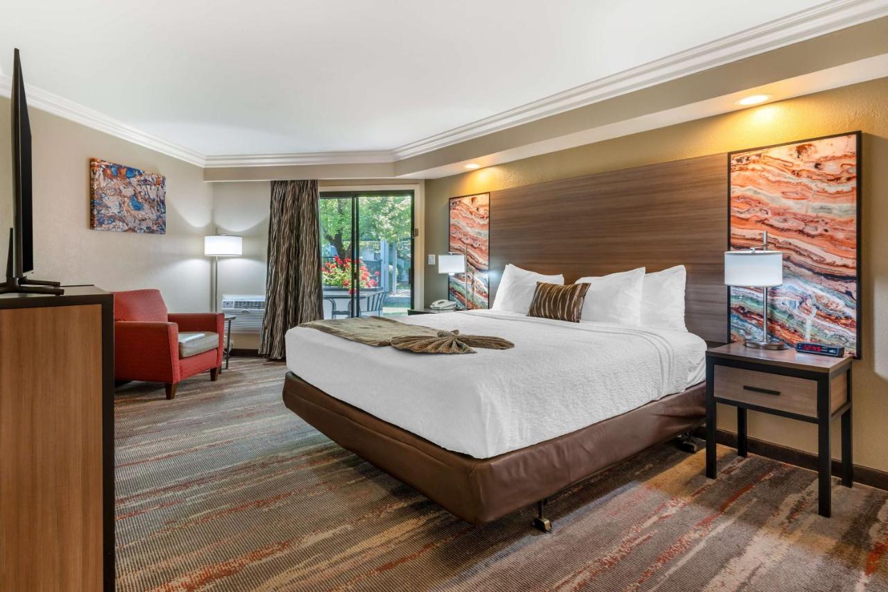 King Suite with Spa Bath - Non-Smoking at Best Western Plus Wine Country Inn & Suites