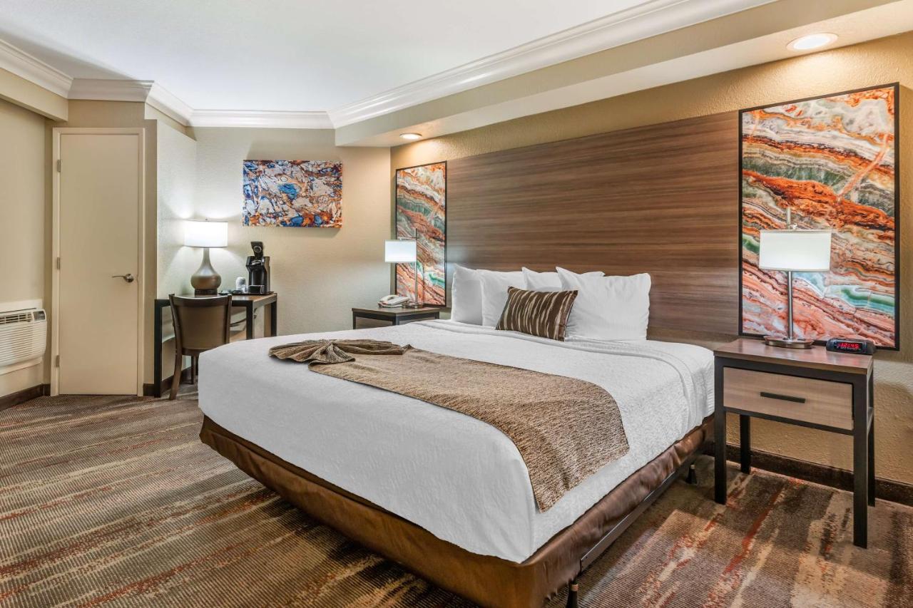 King Suite with Spa Bath - Non-Smoking at Best Western Plus Wine Country Inn & Suites