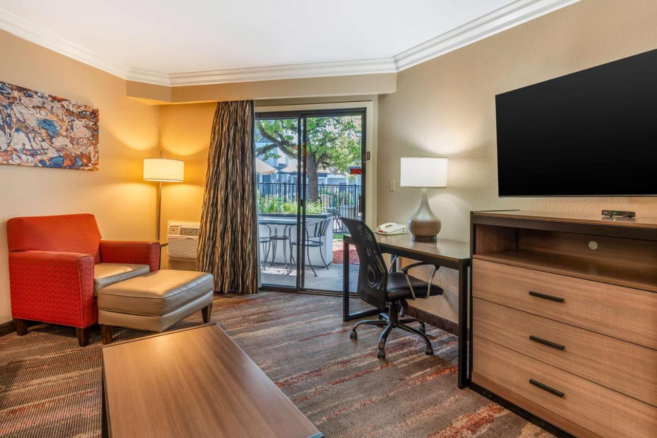 Queen Room with Two Queen Beds - Balcony - Non Smoking at Best Western Plus Wine Country Inn & Suites