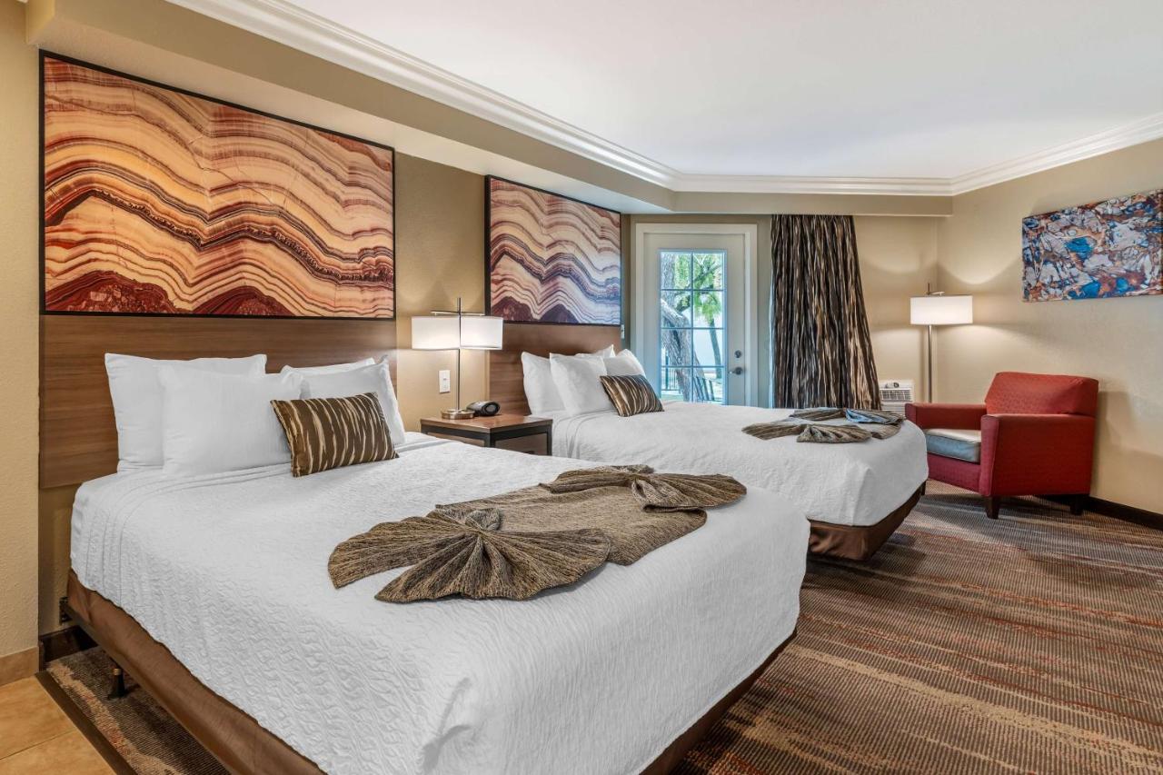 Queen Suite with Spa Bath - Non-Smoking at Best Western Plus Wine Country Inn & Suites