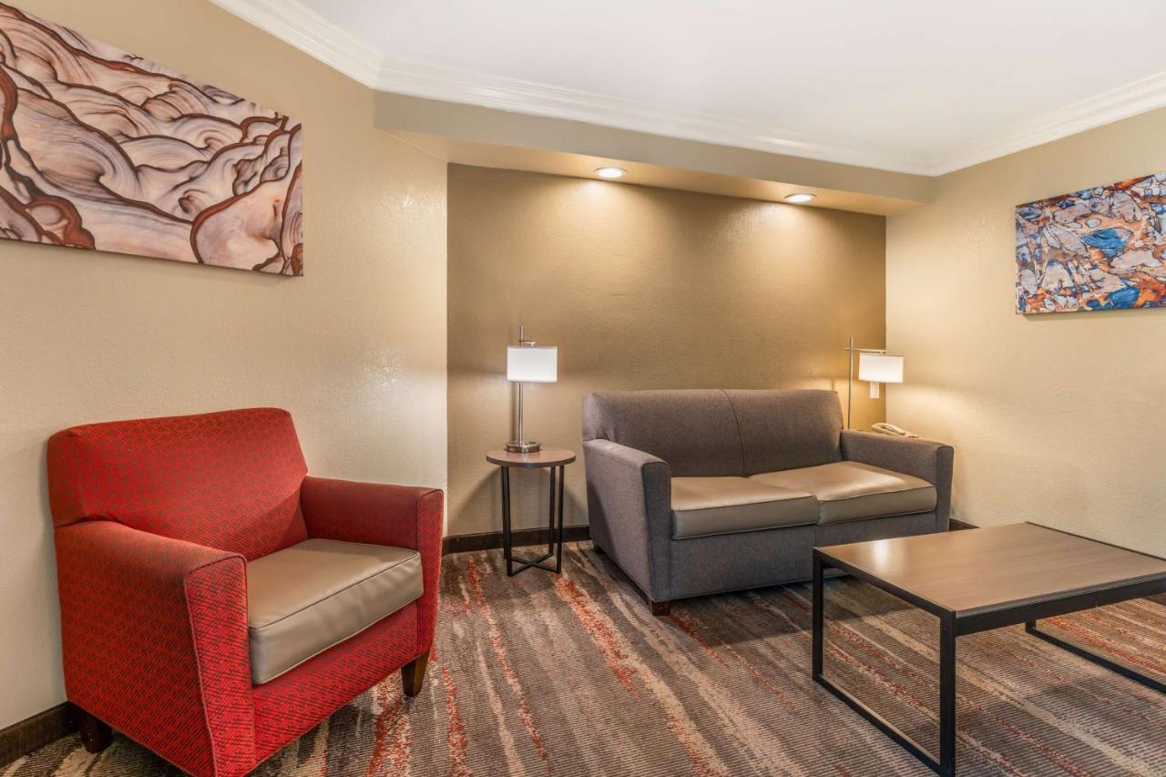 | Best Western Plus Wine Country Inn & Suites