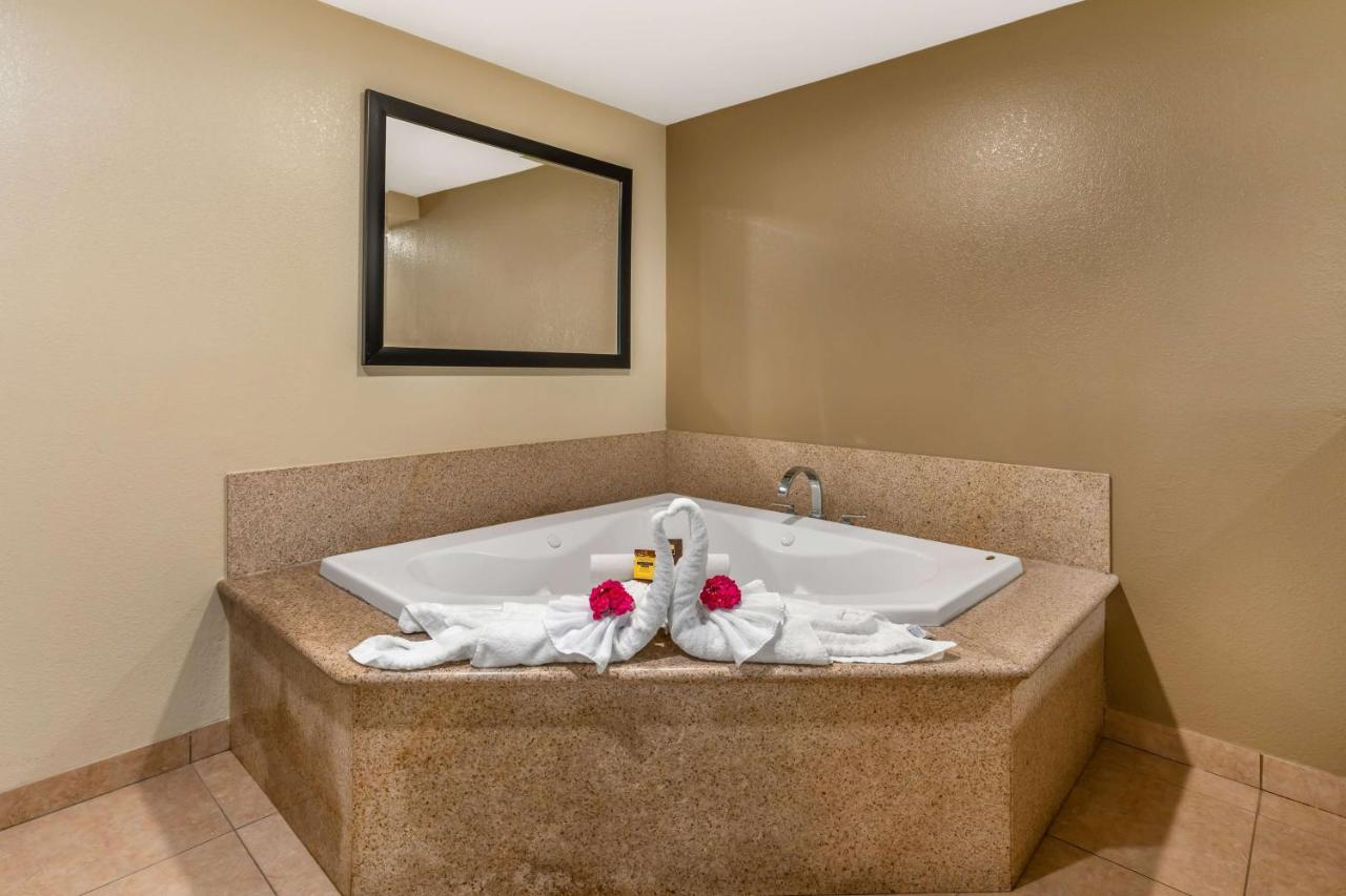 | Best Western Plus Wine Country Inn & Suites