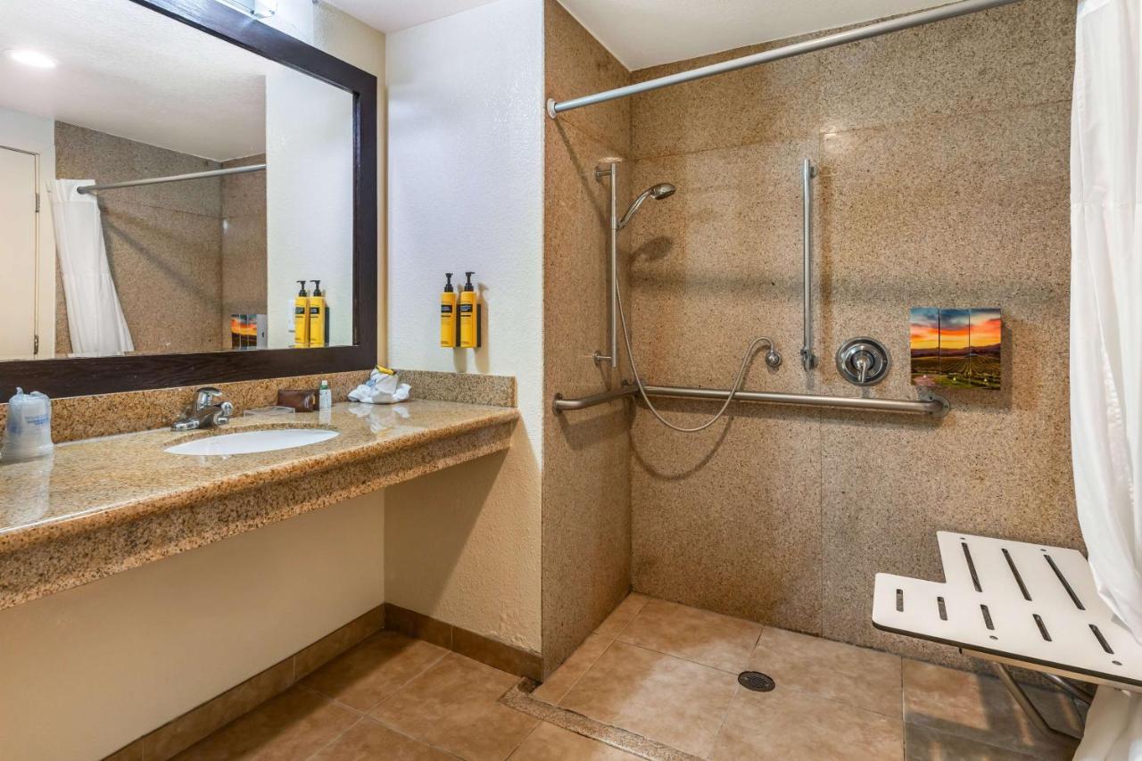 | Best Western Plus Wine Country Inn & Suites