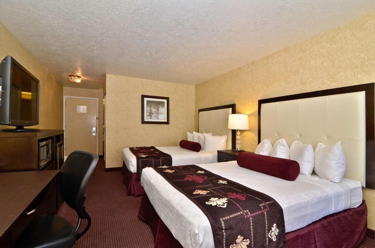 Queen Room with Two Queen Beds with Balcony at Best Western Coral Hills