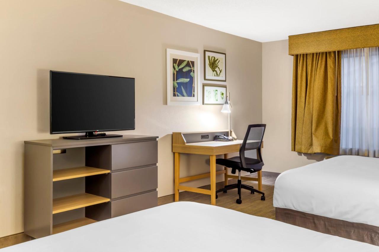 Queen Room with Two Queen Beds at Country Inn & Suites by Radisson, Newport News South, VA