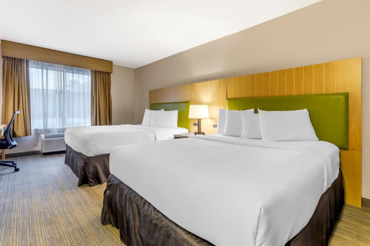 Queen Room with Two Queen Beds at Country Inn & Suites by Radisson, Newport News South, VA