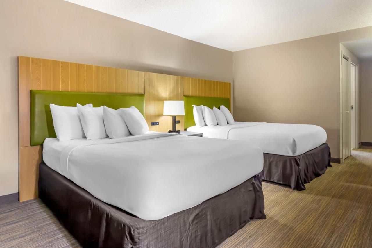 Queen Room with Two Queen Beds at Country Inn & Suites by Radisson, Newport News South, VA