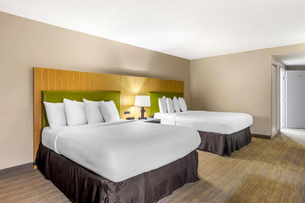 Queen Room with Two Queen Beds at Country Inn & Suites by Radisson, Newport News South, VA