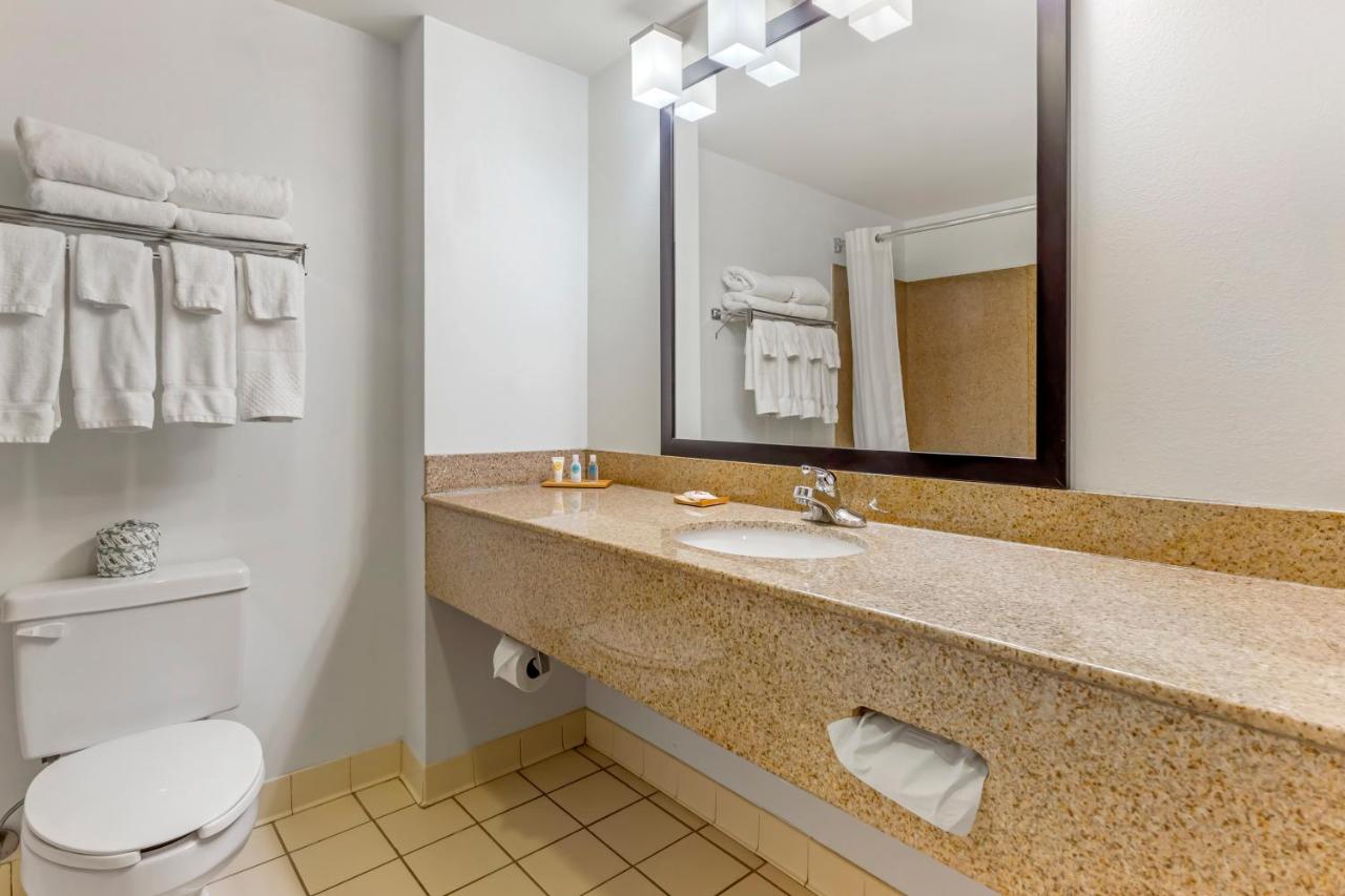Queen Room with Two Queen Beds at Country Inn & Suites by Radisson, Newport News South, VA