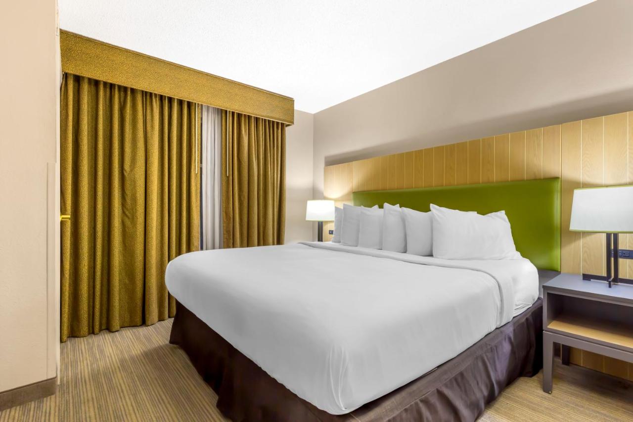 One-Bedroom King Suite at Country Inn & Suites by Radisson, Newport News South, VA