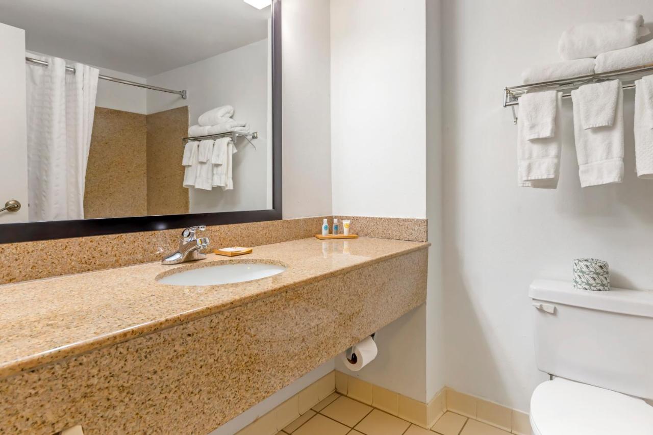 King Room - Non-Smoking at Country Inn & Suites by Radisson, Newport News South, VA