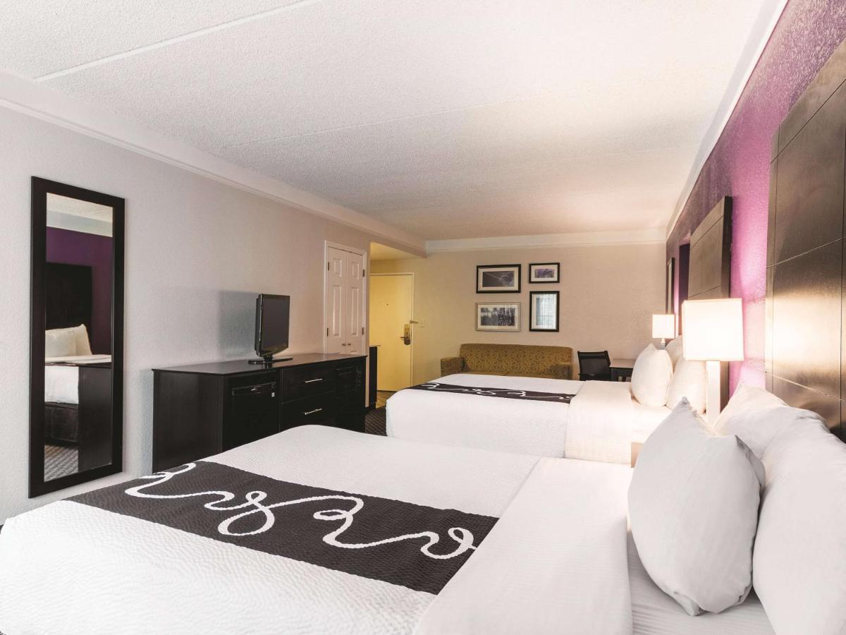 2 Double Beds, Mobility/Hearing Accessible Room, Tub w/ Grab Bars, Non-Smoking at La Quinta Inn & Suites by Wyndham San Antonio Downtown