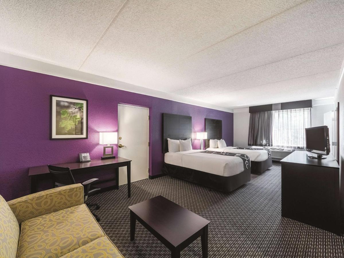 2 Double Beds, Mobility/Hearing Accessible Room, Tub w/ Grab Bars, Non-Smoking at La Quinta Inn & Suites by Wyndham San Antonio Downtown