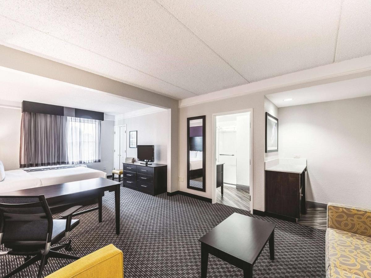 King Studio Suite - Non-Smoking at La Quinta Inn & Suites by Wyndham San Antonio Downtown