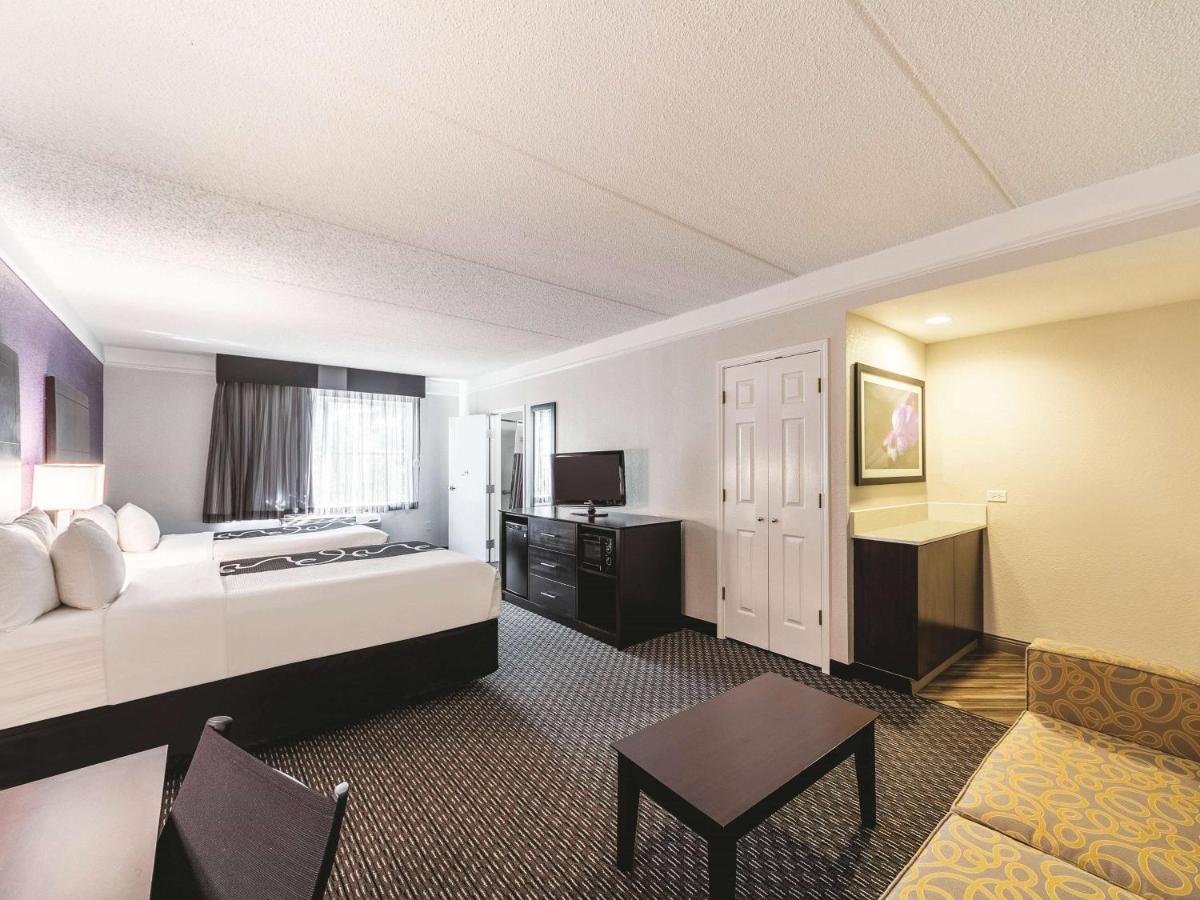 2 Double Beds, Mobility/Hearing Accessible Room, Tub w/ Grab Bars, Non-Smoking at La Quinta Inn & Suites by Wyndham San Antonio Downtown