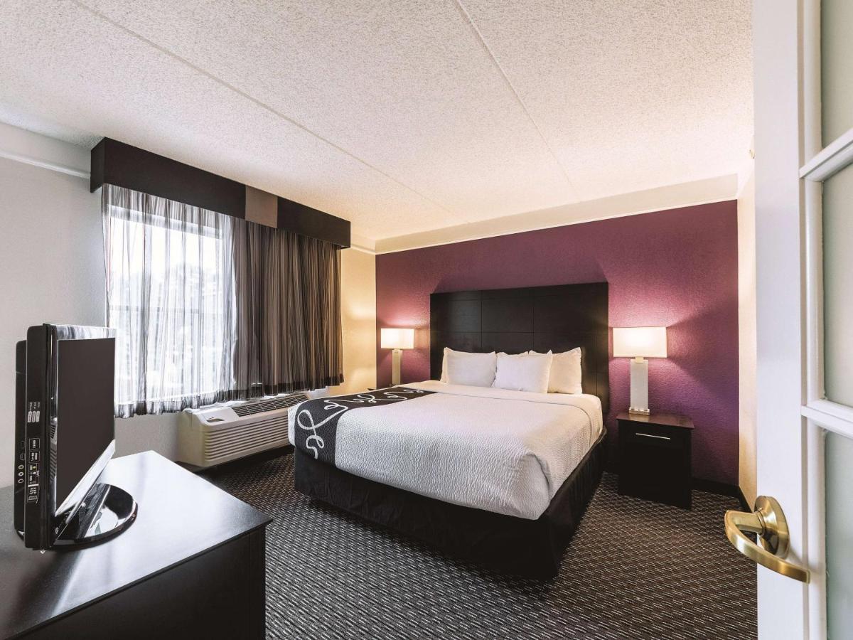 Deluxe King Suite at La Quinta Inn & Suites by Wyndham San Antonio Downtown