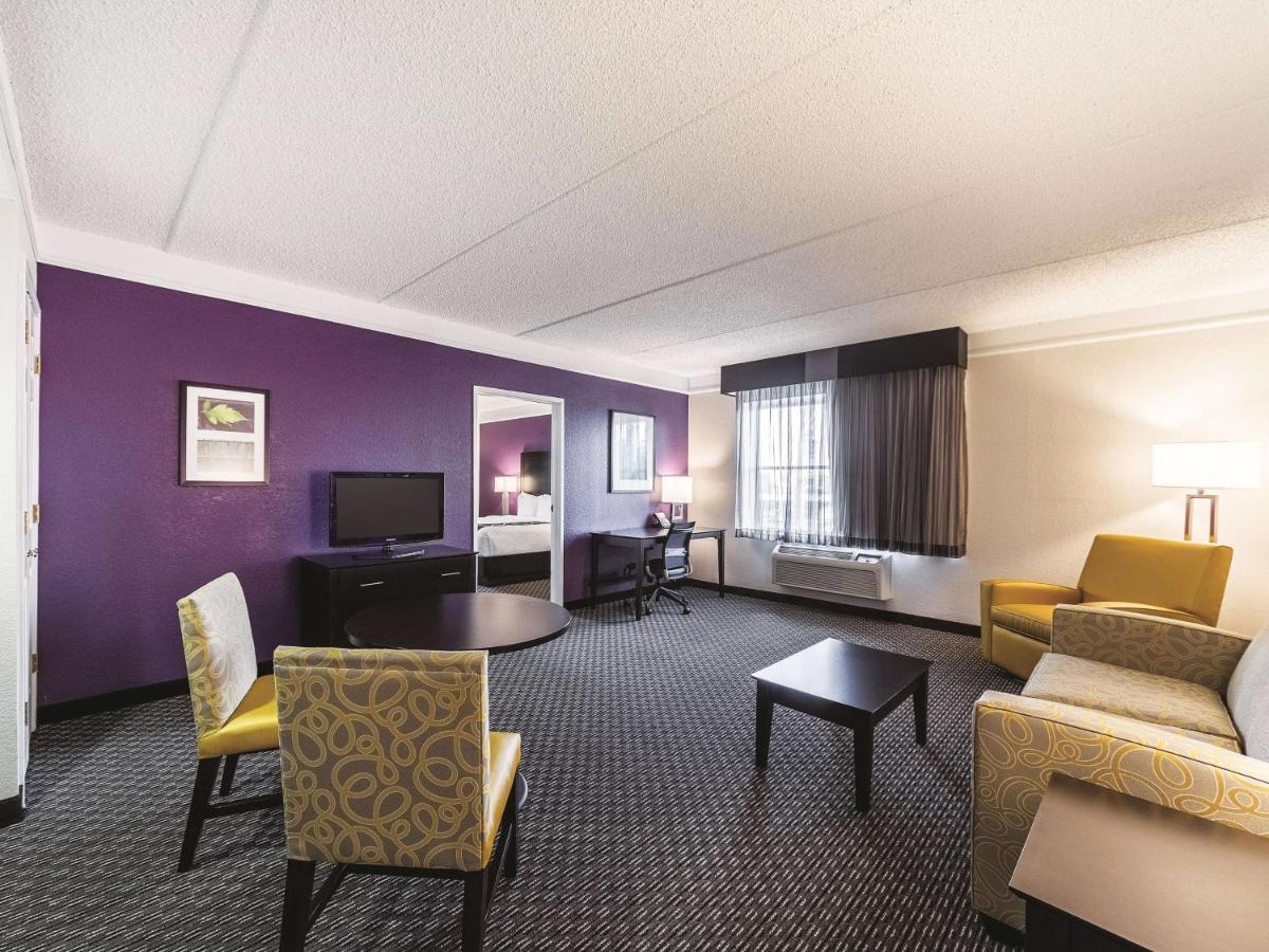 King Suite with Spa Bath at La Quinta Inn & Suites by Wyndham San Antonio Downtown