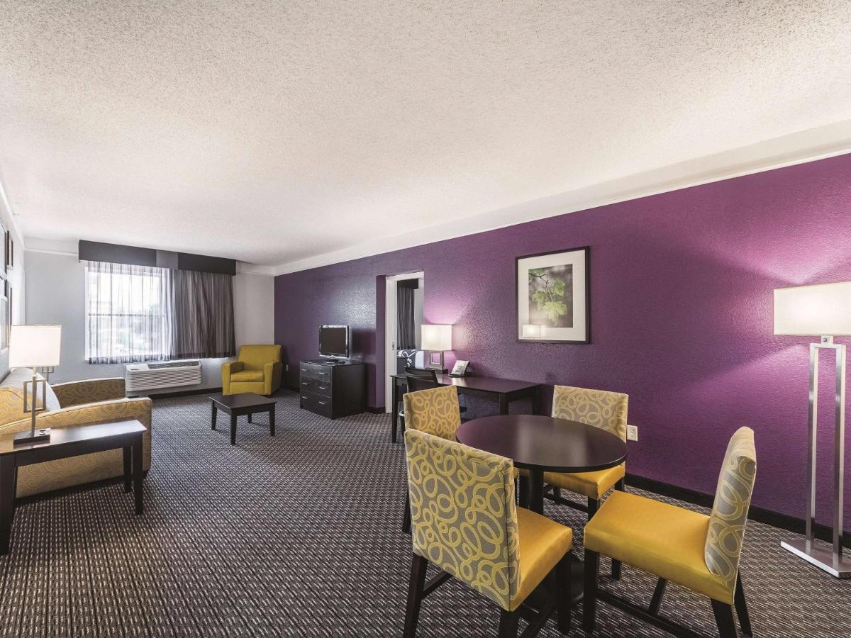 Deluxe King Suite at La Quinta Inn & Suites by Wyndham San Antonio Downtown