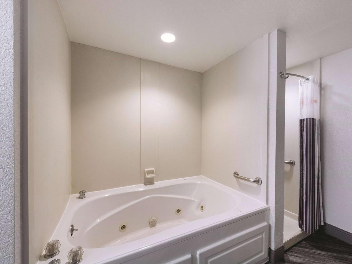 King Suite with Spa Bath at La Quinta Inn & Suites by Wyndham San Antonio Downtown