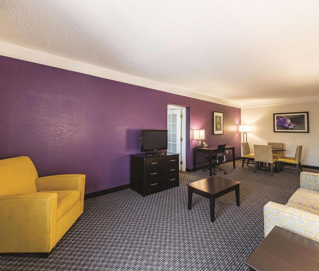 Deluxe King Suite at La Quinta Inn & Suites by Wyndham San Antonio Downtown