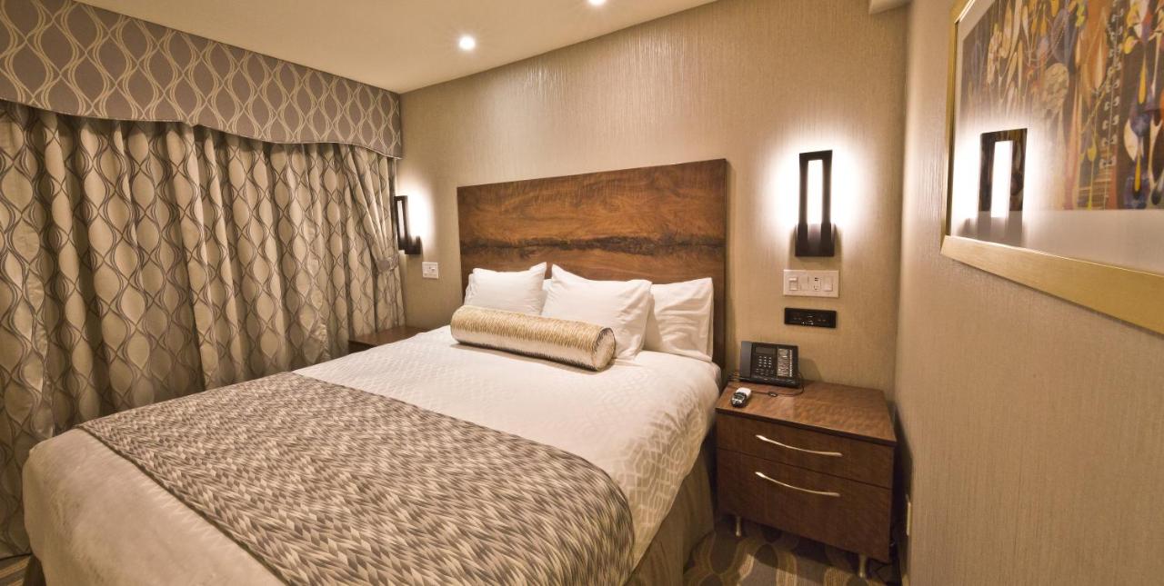 King Suite at Hotel Strata