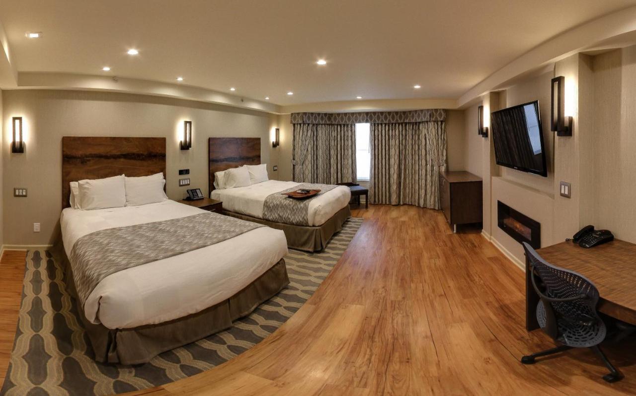 Queen Room with Two Queen Beds at Hotel Strata