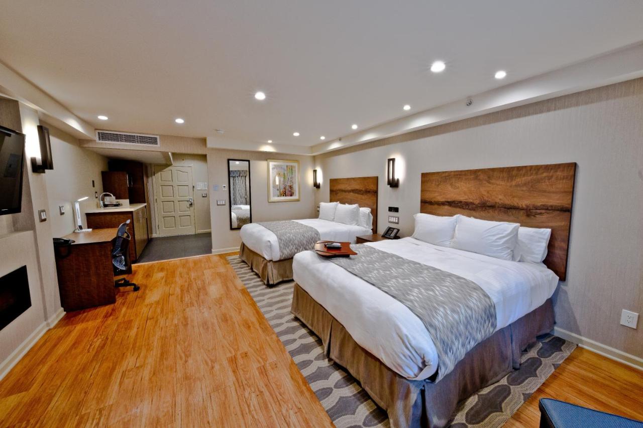 Queen Room with Two Queen Beds at Hotel Strata