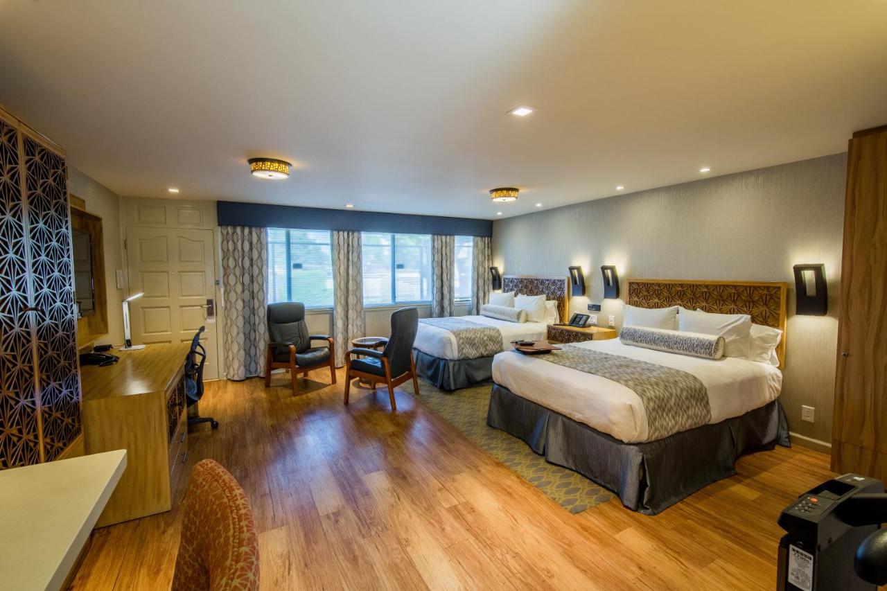 Queen Room with Two Queen Beds at Hotel Strata