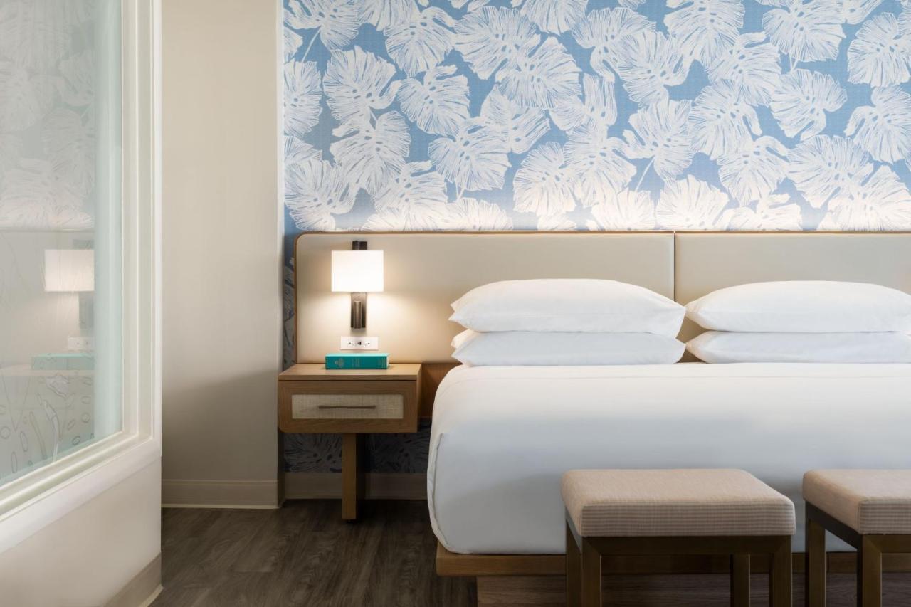 Larger Guest room, 1 King, Ocean view, Ainahau Tower at Sheraton Princess Kaiulani Waikiki Beach