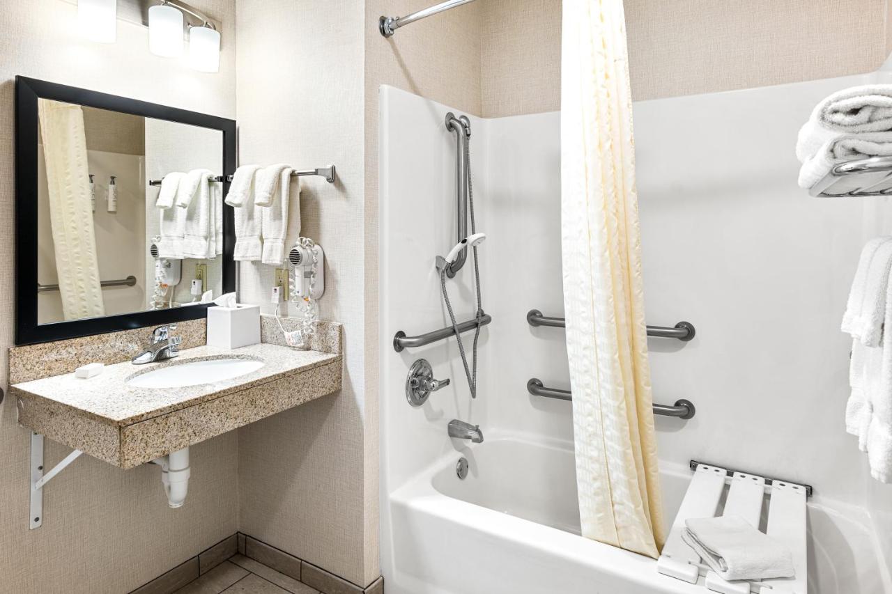  | Boarders Inn & Suites by Cobblestone Hotels - Shawano
