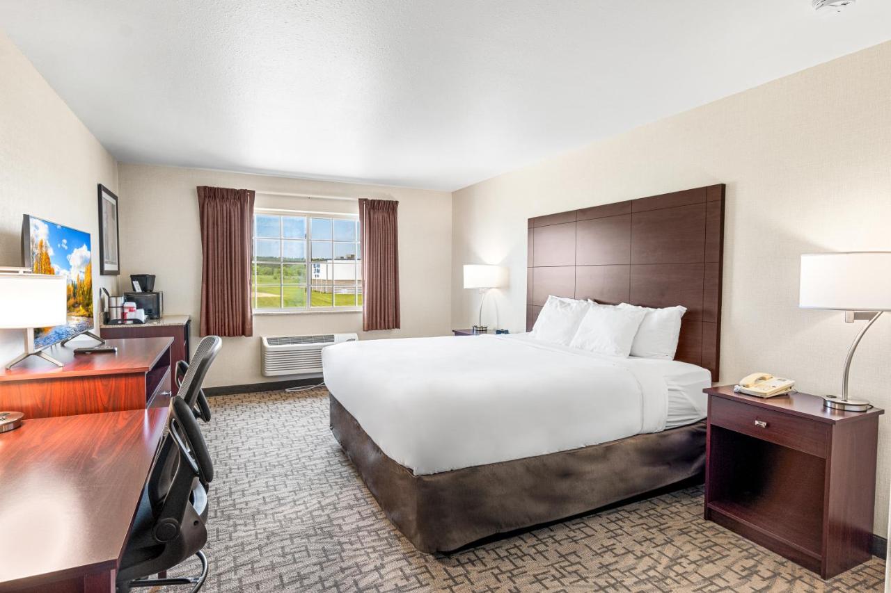 King Room - Non-Smoking at Boarders Inn & Suites by Cobblestone Hotels - Shawano