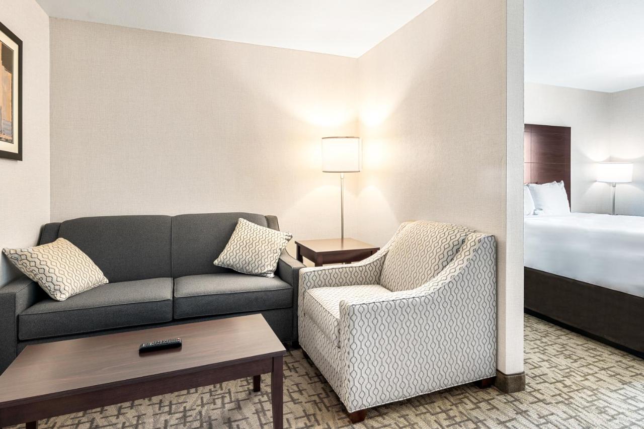 King Suite - Non-Smoking at Boarders Inn & Suites by Cobblestone Hotels - Shawano