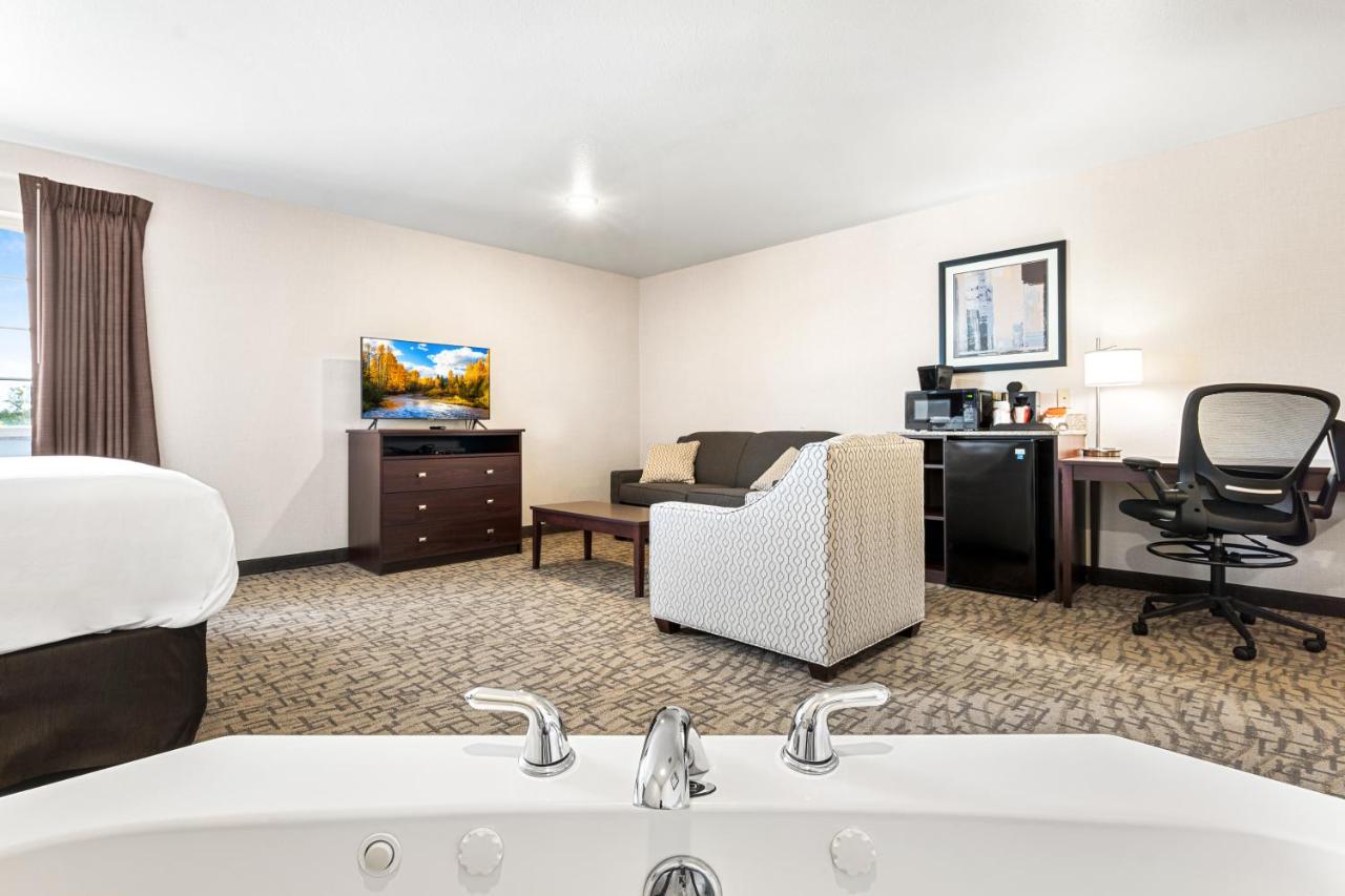  | Boarders Inn & Suites by Cobblestone Hotels - Shawano