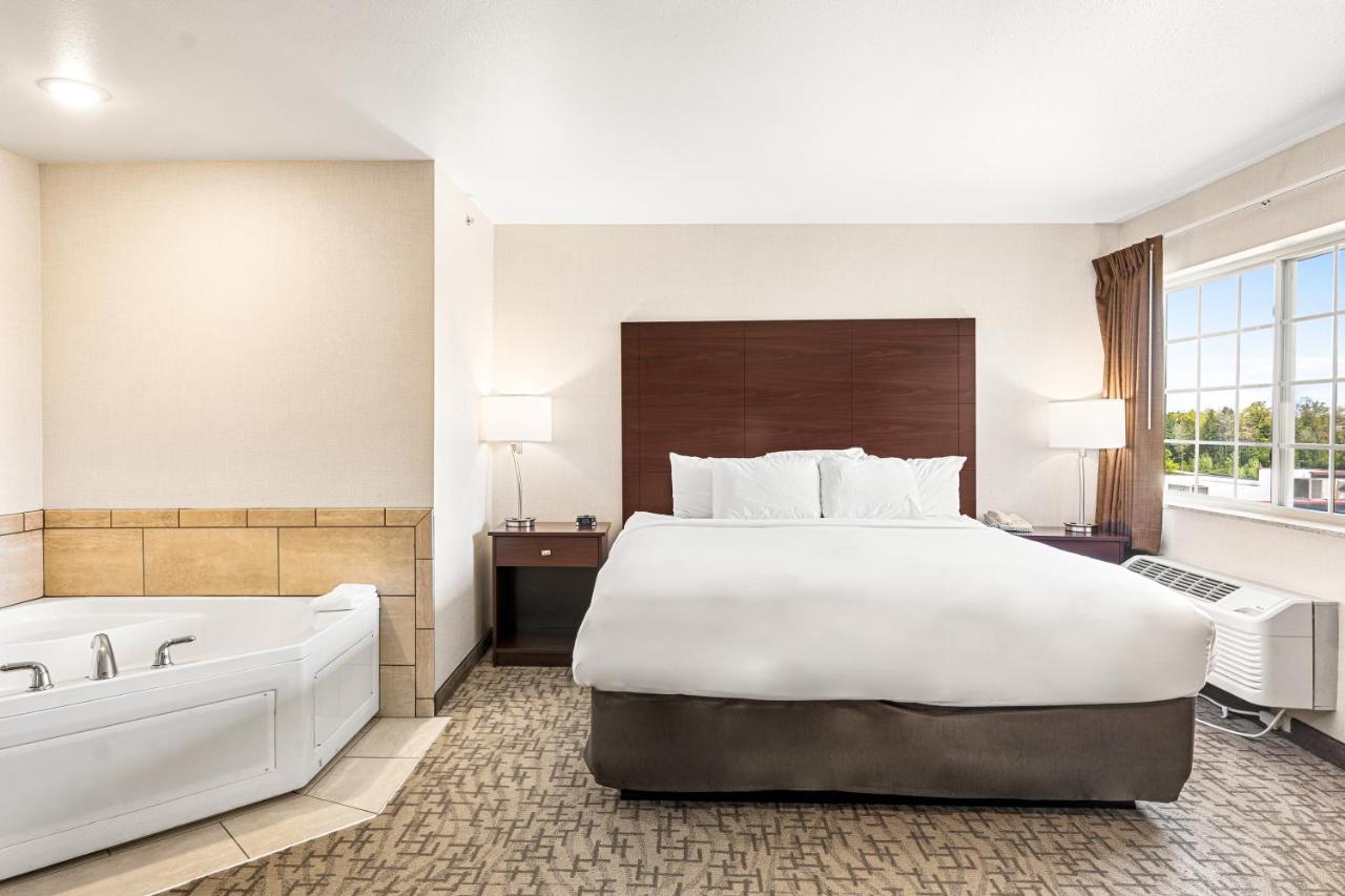 Deluxe King Suite - Non-Smoking at Boarders Inn & Suites by Cobblestone Hotels - Shawano