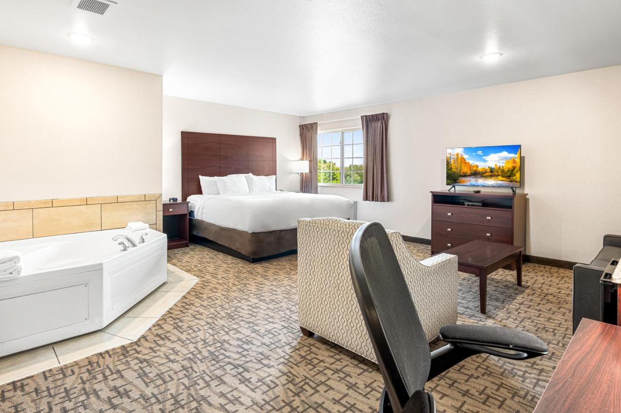  | Boarders Inn & Suites by Cobblestone Hotels - Shawano