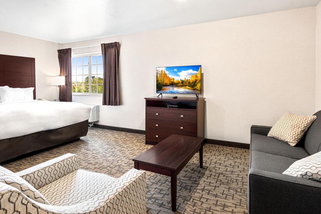 Deluxe King Suite - Non-Smoking at Boarders Inn & Suites by Cobblestone Hotels - Shawano